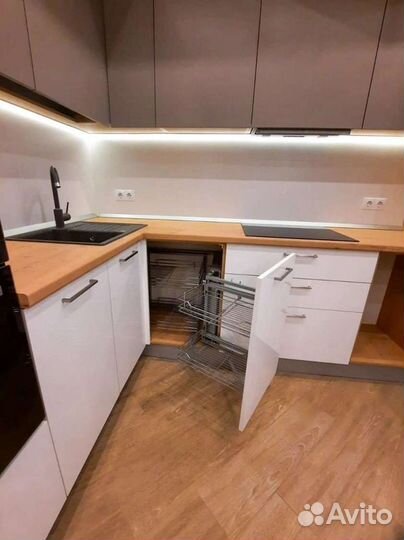 Трехуровневый кухонный гарнитур