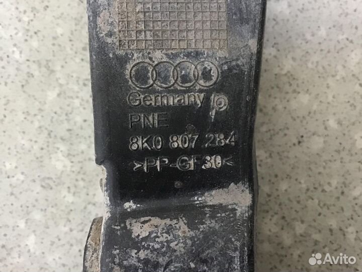 Кронштейн переднего бампера правый Audi A4 B8 2007
