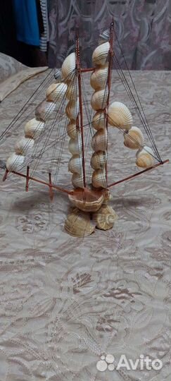 Модель парусника из морских ракушек