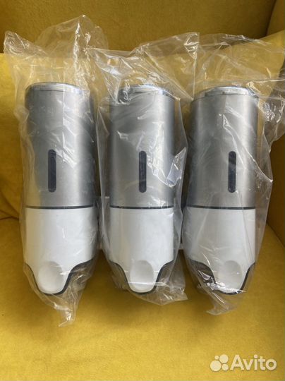 Настенный дозатор для ванной комнаты