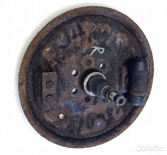 Шкода Фелиция Ступица правая задняя