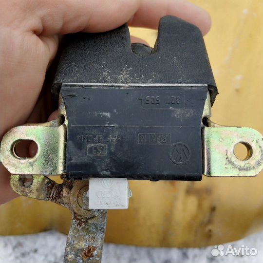 Замок крышки багажника Фольксваген Пассат B5