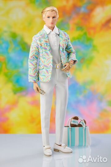 Poolside Paramour – Sergio Silva