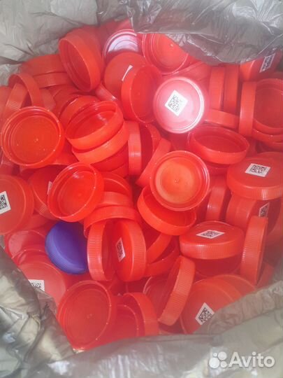 Крышки пластиковые от бутылки