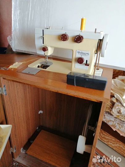 Швейная машина Чайка 143