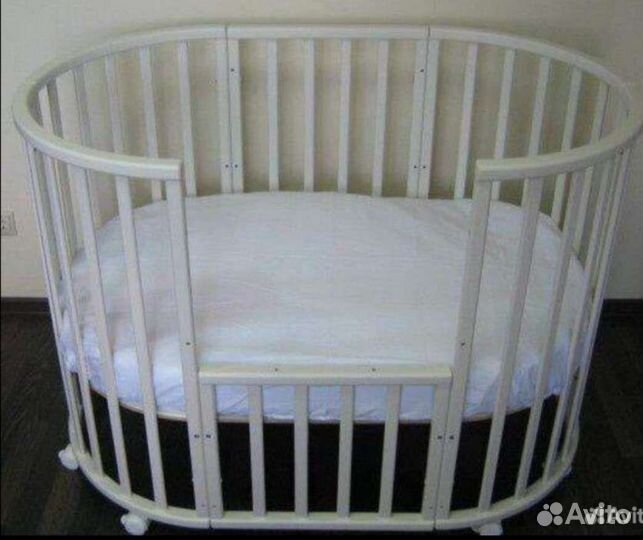 Детская кроватка 8 в 1 с маятником