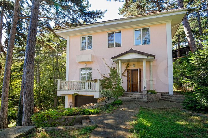 Дом 430 м² на участке 10 сот.