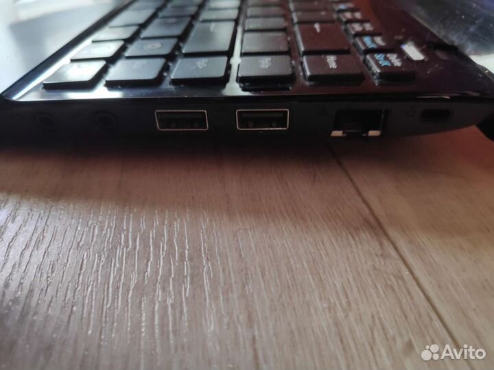 Нетбук Asus eee PC 1215n