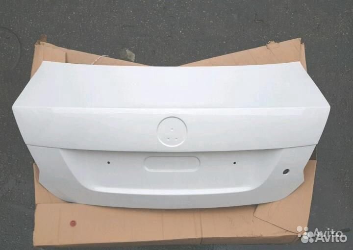 Крышка багажника белая Фольцваген Поло 2010 2019