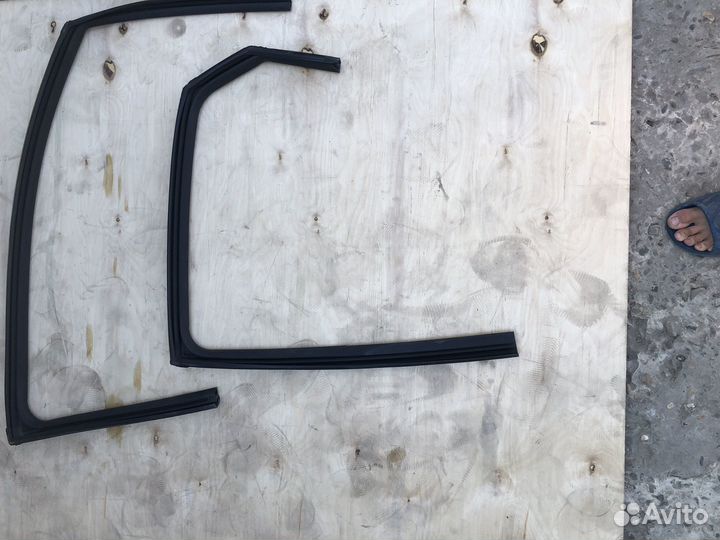 Уплотнитель стекла двери kia ceed 3 cd