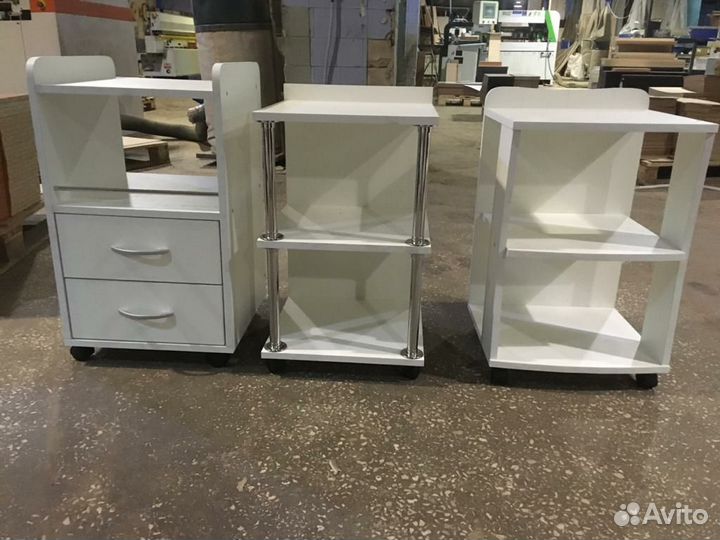 Тележка косметолога. Этажерка на колесиках