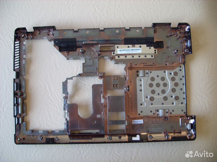 Детали корпуса ноутбука Lenovo g560