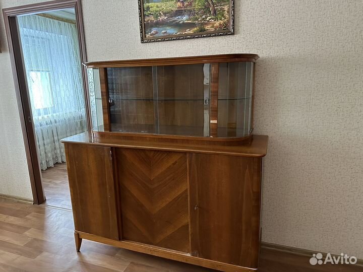 Антикварный сервант