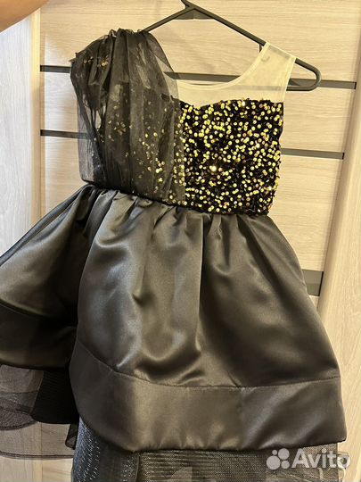 Новое нарядное платье