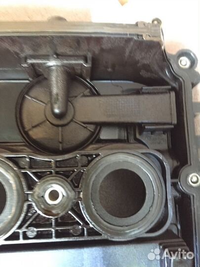 Продам клапанную крышку бу на опель астра j