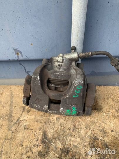 Суппорт передний левый V70 V60 2007-2014 XC70 S80