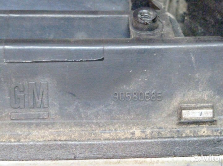 90582685 Решётка радиатора Opel zafira a