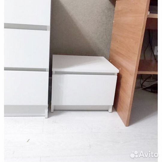 Тумба прикроватная