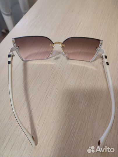 Солнцезащитные очки женские италия