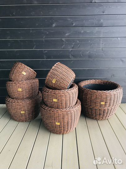Кашпо из искусственного ротанга