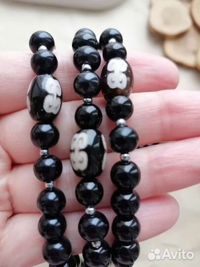 Браслет с бусиной дзи