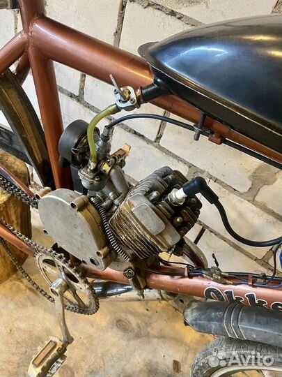 Велосипед с бензиновым мотором 