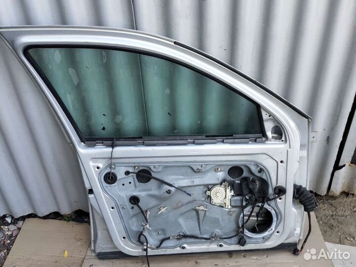 Дверь передния левая на Volkswagen Golf 4