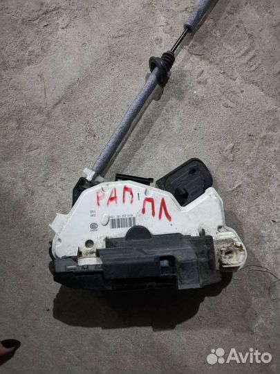 Замок двери Шкода Рапид