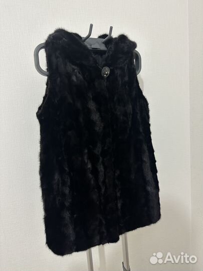 Жилетка норковая натуральная чёрная с капюшоном