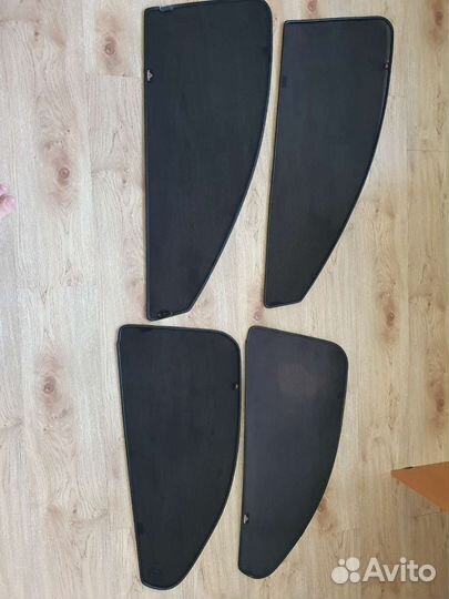 Солнцезащитная шторка trojot