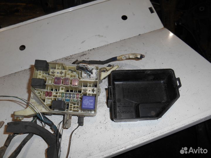 Блок предохранителей моторный Toyota Yaris