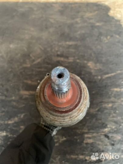 Полуось передняя левая VW Passat B4