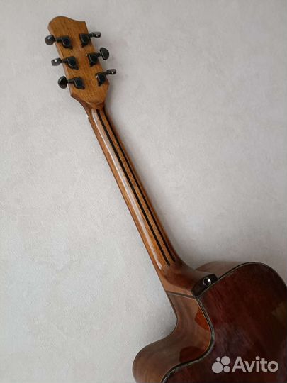 Гитара полномассивная