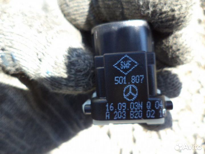 Кнопка стеклоподъемника задняя Mercedes-Benz C180