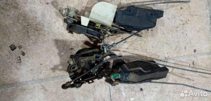 Замки передних дверей Opel Vectra A