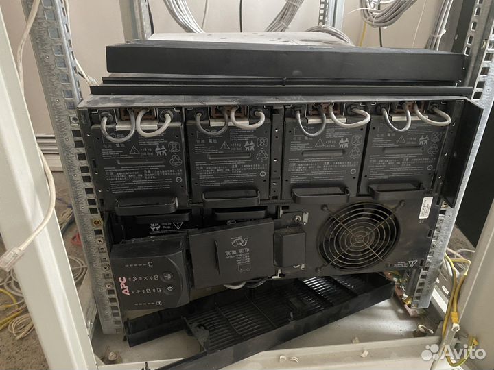 Ибп APC Smart-UPS RT 3000VA 230V с внешним блоком