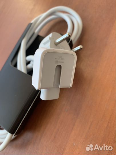 Провод для зарядки MacBook