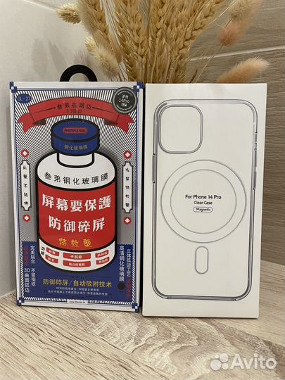 Защитное стекло и MagSafe чехол на iPhone