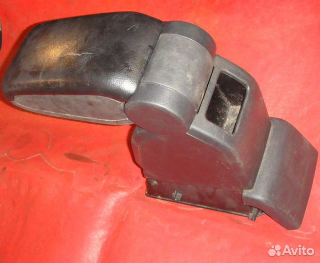 Ниссан Тиида накладка на центральный подлокотник