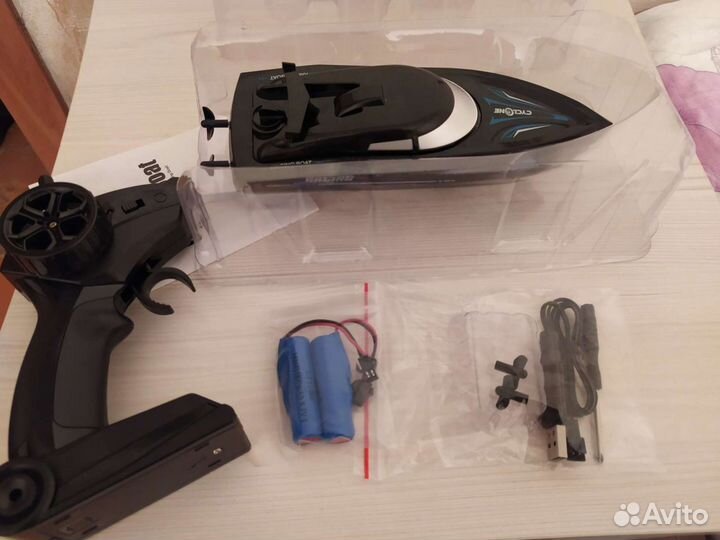 Катер на радиоуправлении (новый)