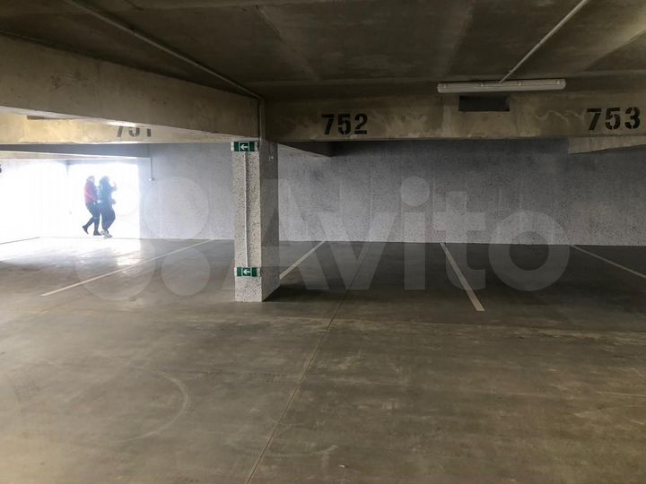 Машиноместо, 18 м²