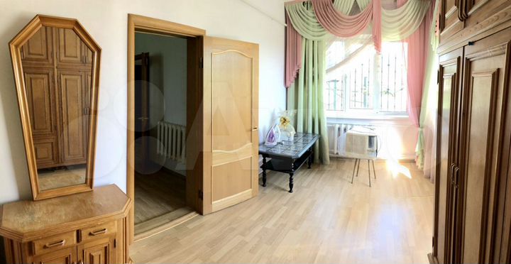 Дом 210 м² на участке 6 сот.