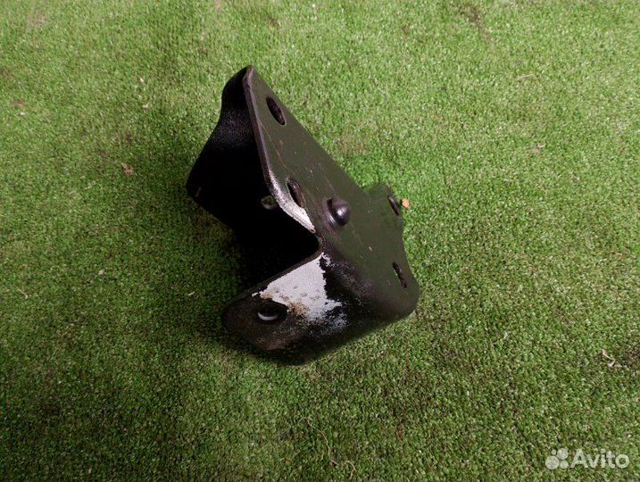 Кронштейн балки задний правый Renault Logan 1.6