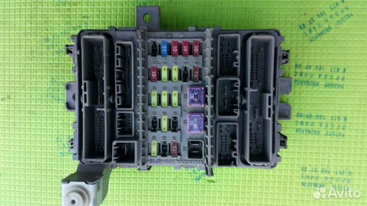 Блок предохранителей в салоне Honda Accord 8