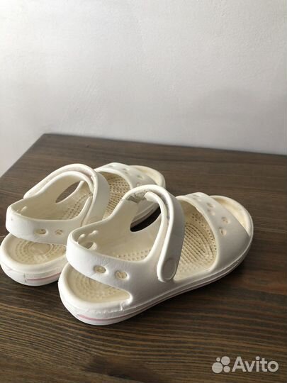 Босоножки для девочки Crocs