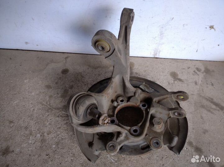 Кулак поворотный задний левый Toyota Avensis II