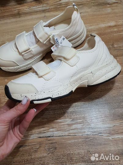 Кроссовки Zara