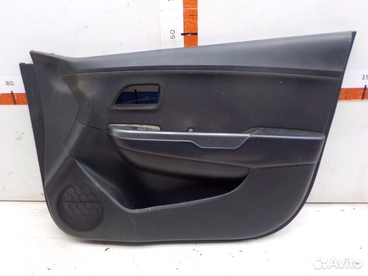 Обшивка двери передней правой на Kia Rio