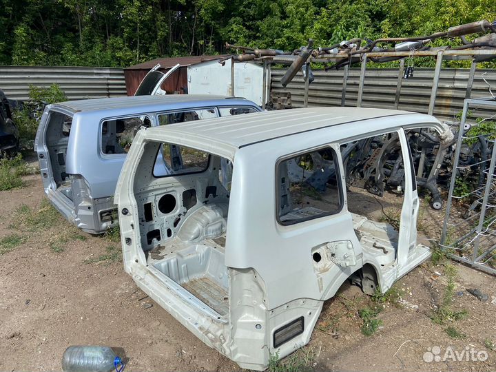 Запчасти по кузову mitsubishi pajero