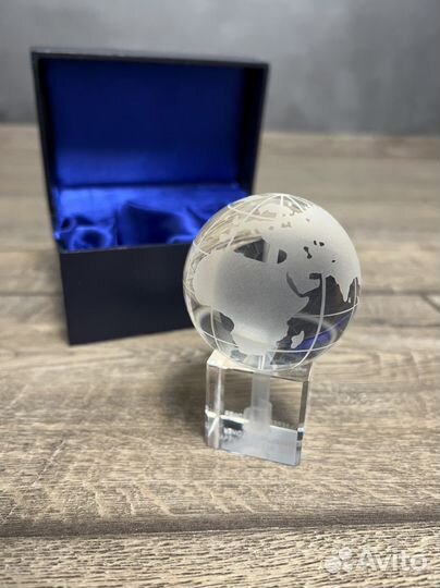 Статуэтка стеклянная Глобус